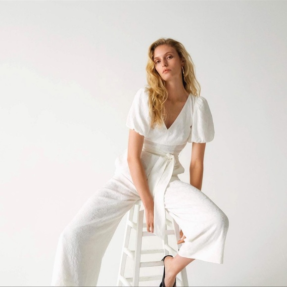 Club Monaco Pants - CLUB MONACO White Open Back V-neck Short Sleeve Jumpsuit Size 00